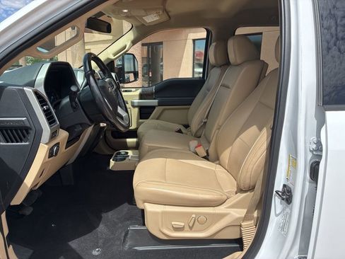 Used 2019 Ford F350 Lariat w/ Chrome Package image 28