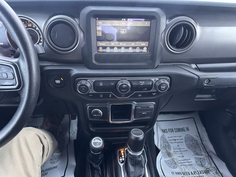 Used 2023 Jeep Gladiator Sport image 14