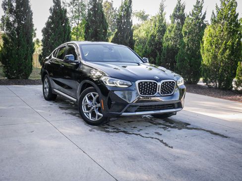Used 2023 BMW X4 xDrive30i w/ Parking Assistance Package image 2