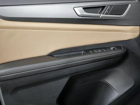 Certified 2024 Volkswagen Atlas Cross Sport SE image 10