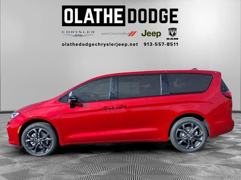 New 2026 Chrysler Pacifica Select image 18