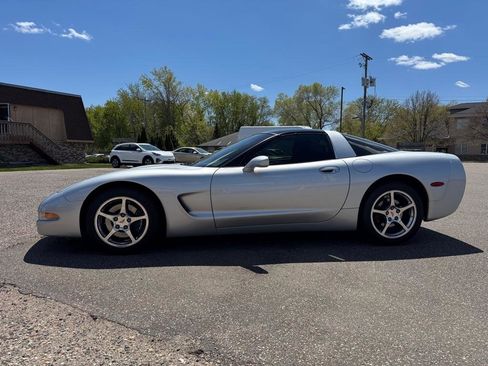 Used 2001 Chevrolet Corvette Coupe w/ Preferred Equipment Group2 RWD image 9
