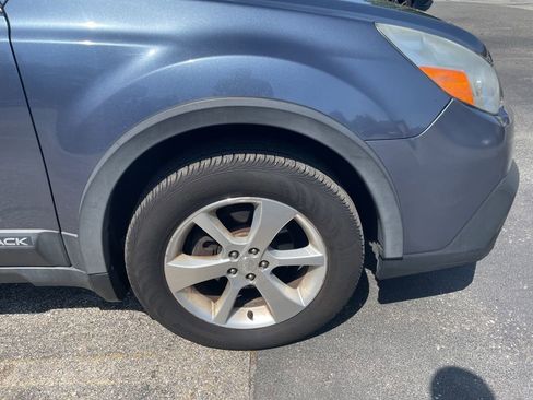 Used 2013 Subaru Outback 2.5i Limited w/ Moonroof Pkg AWD/4WD image 4