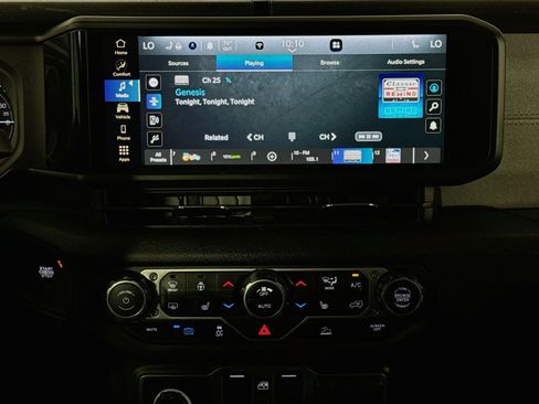 Used 2024 Jeep Wrangler Unlimited AWD/4WD image 29