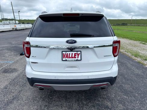 Used 2017 Ford Explorer XLT FWD image 8