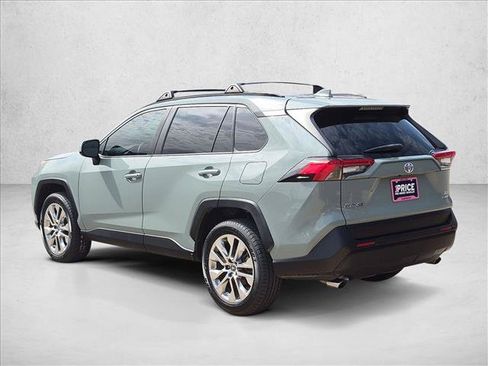 Used 2021 Toyota RAV4 XLE Premium AWD/4WD image 8