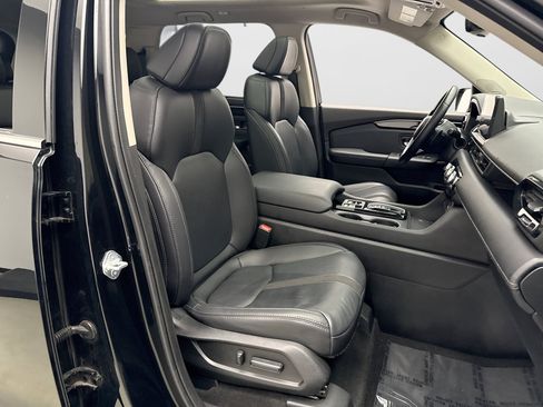 Used 2023 Honda Pilot Touring image 17