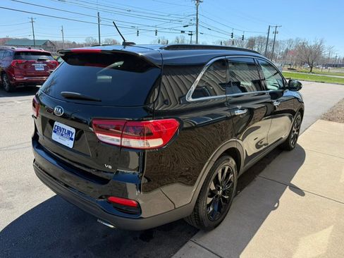 Used 2019 Kia Sorento S image 8
