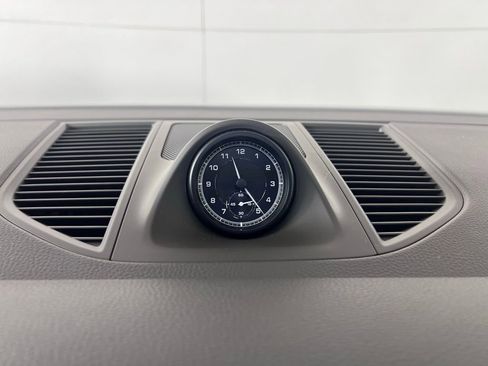 Certified 2025 Porsche Macan image 32