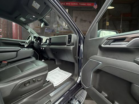 Certified 2025 GMC Sierra 1500 SLT AWD/4WD image 17