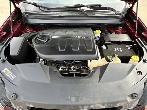 Used 2021 Jeep Cherokee Latitude Lux w/ Comfort/Convenience Group image 28