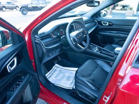 Used 2023 Jeep Compass Limited image 14