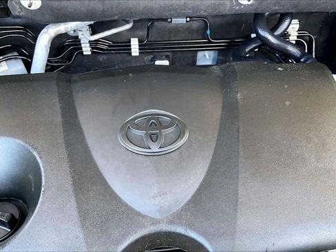 Used 2023 Toyota RAV4 XLE image 33
