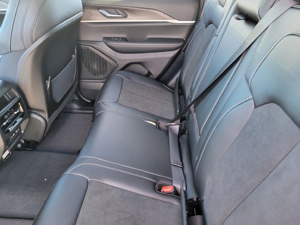 New 2026 Jeep Grand Cherokee Altitude AWD/4WD image 27