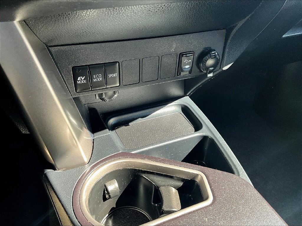 Used 2018 Toyota RAV4 LE AWD/4WD image 15