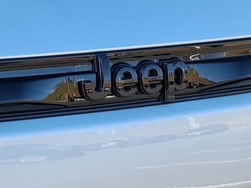 New 2025 Jeep Grand Cherokee Limited w/ Black Appearance Package image 10