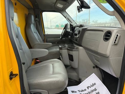 Used 2022 Ford E-350 and Econoline 350 Super Duty image 22