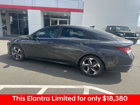 Used 2022 Hyundai Elantra Limited image 28
