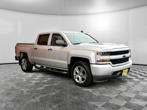 Used 2018 Chevrolet Silverado 1500 Custom w/ Custom Value Package image 3