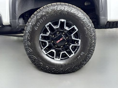 New 2026 GMC Sierra 2500 AT4X AWD/4WD image 32