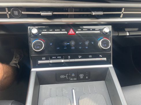 Used 2025 Hyundai Santa Fe SEL FWD image 18