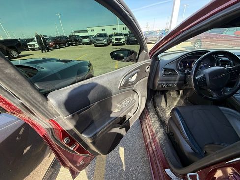 Used 2016 Chrysler 200 S w/ Comfort Group image 8