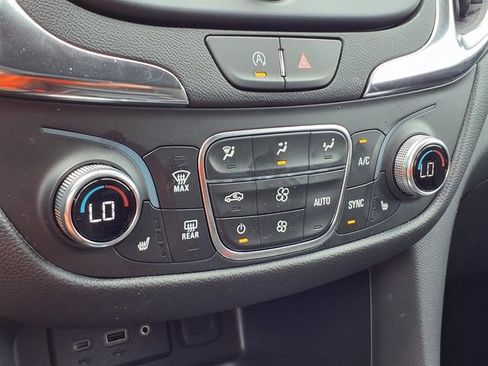 Used 2024 Chevrolet Equinox LT FWD image 12