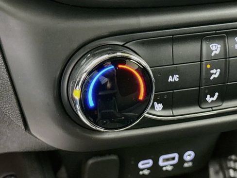 Used 2022 Chevrolet TrailBlazer LT w/ LPO, Blackout Package FWD image 19