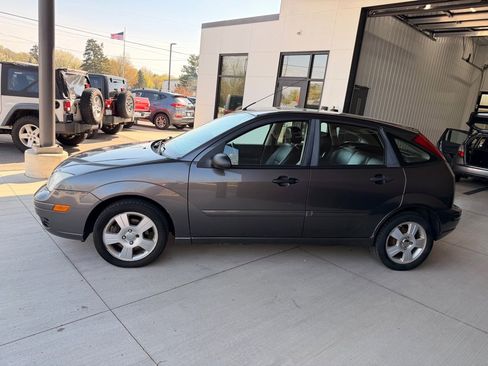 Used 2007 Ford Focus ZX5 Hatchback image 4