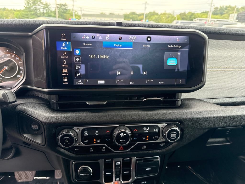 Certified 2025 Jeep Gladiator Sport AWD/4WD image 12