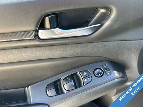 Used 2024 Nissan Altima 2.5 SV FWD image 13