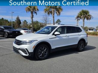 Used 2023 Volkswagen Tiguan SE w/ Panoramic Sunroof Package video 1