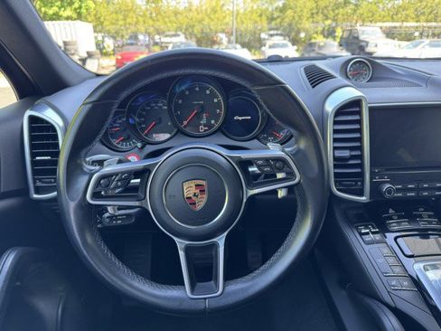 Used 2018 Porsche Cayenne AWD/4WD image 24