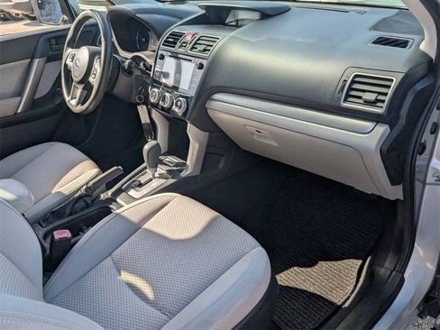 Used 2017 Subaru Forester 2.5i Premium image 18