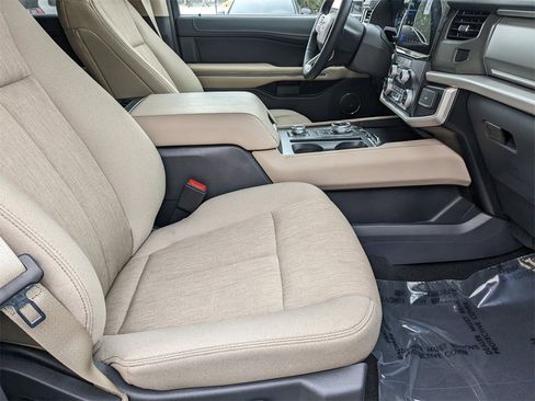 Used 2024 Ford Expedition XLT image 29
