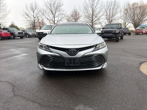 Used 2018 Toyota Camry LE image 2