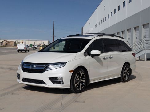 Used 2019 Honda Odyssey Elite image 3