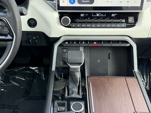 Used 2025 Toyota Sequoia Capstone image 16