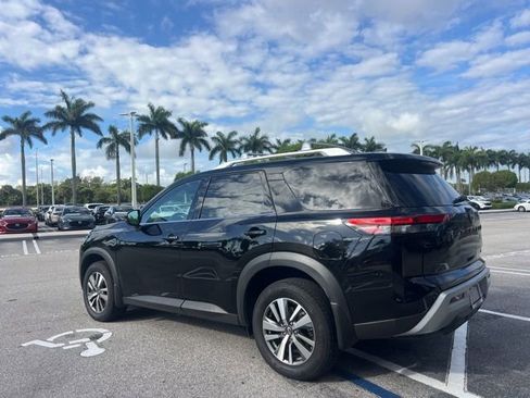 Used 2025 Nissan Pathfinder SL w/ Black Appearance Package image 14