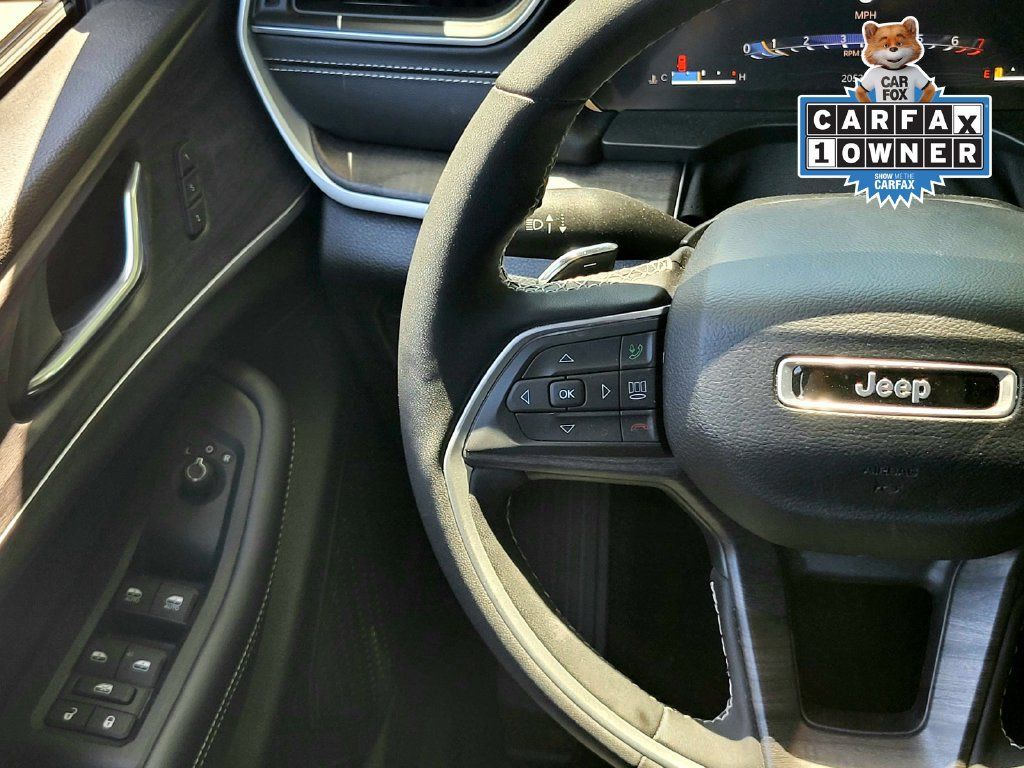 Used 2024 Jeep Grand Cherokee Limited w/ Luxury Tech Group II AWD/4WD image 12