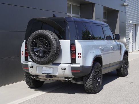 Used 2024 Land Rover Defender 110 SE AWD/4WD image 2