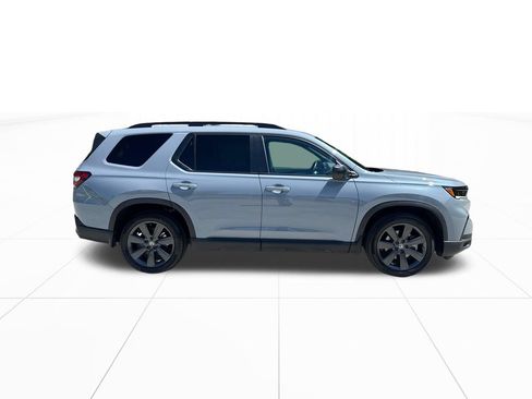 Used 2025 Honda Pilot Sport image 10
