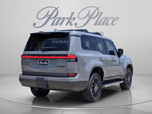 Used 2024 Lexus GX 550 w/ Cold Area Package AWD/4WD image 5