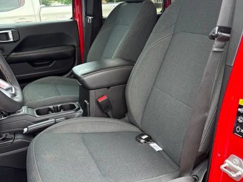 Used 2025 Jeep Wrangler Unlimited Sahara AWD/4WD image 12