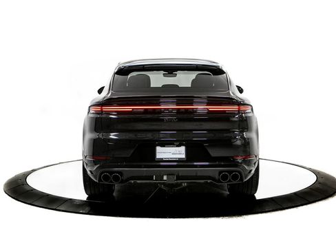 Used 2025 Porsche Cayenne Turbo AWD/4WD image 6