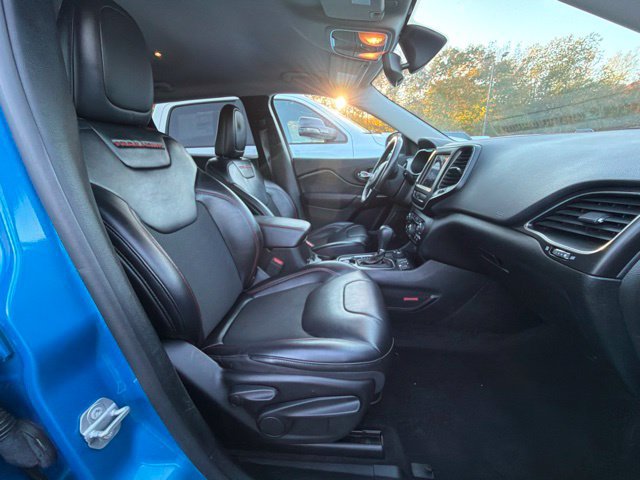 Used 2020 Jeep Cherokee Trailhawk w/ Cold Weather Group AWD/4WD image 18