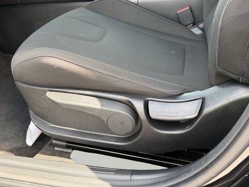 Used 2025 Hyundai Elantra Sport FWD image 17