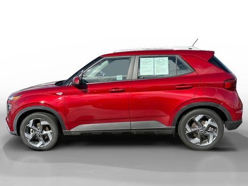 Used 2024 Hyundai Venue Limited image 2