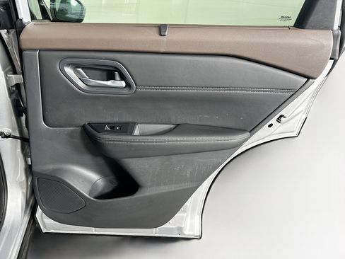 Used 2023 Nissan Rogue SV w/ SV Premium B Package FWD image 30