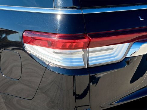 Used 2024 Lincoln Navigator Reserve image 6